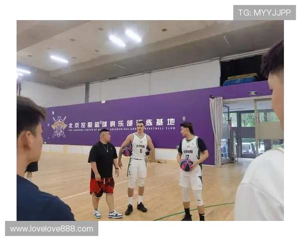 北控三人男篮媒体公开课杨皓喆带队挑战2025超三联赛新篇章